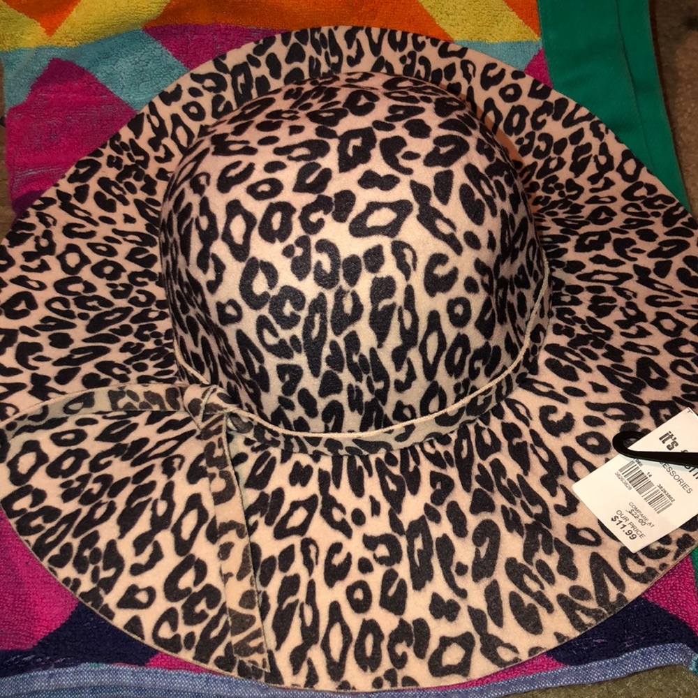 Floppy hat leopard print